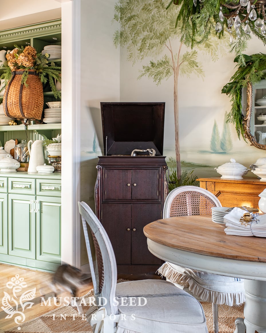 antique victrola | miss mustard seed