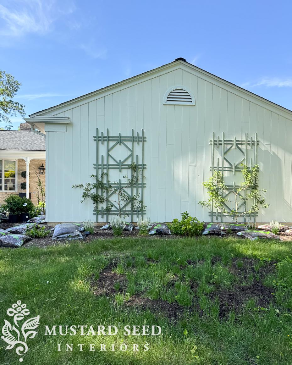 front garden bed planting | 1970 home renovation | miss mustard seed