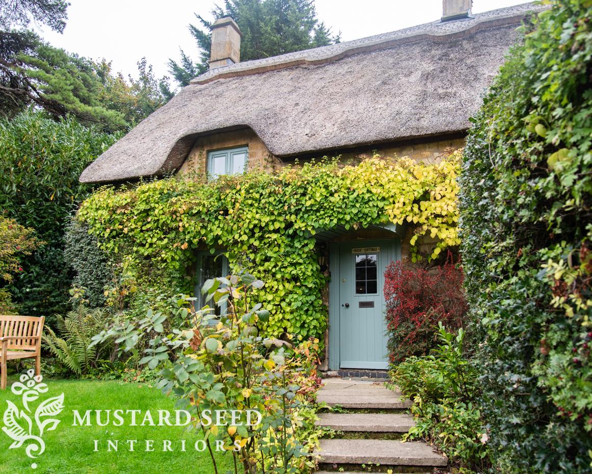thatched cottage Airbnb in chipping campden | the cotswolds England | miss mustard seed