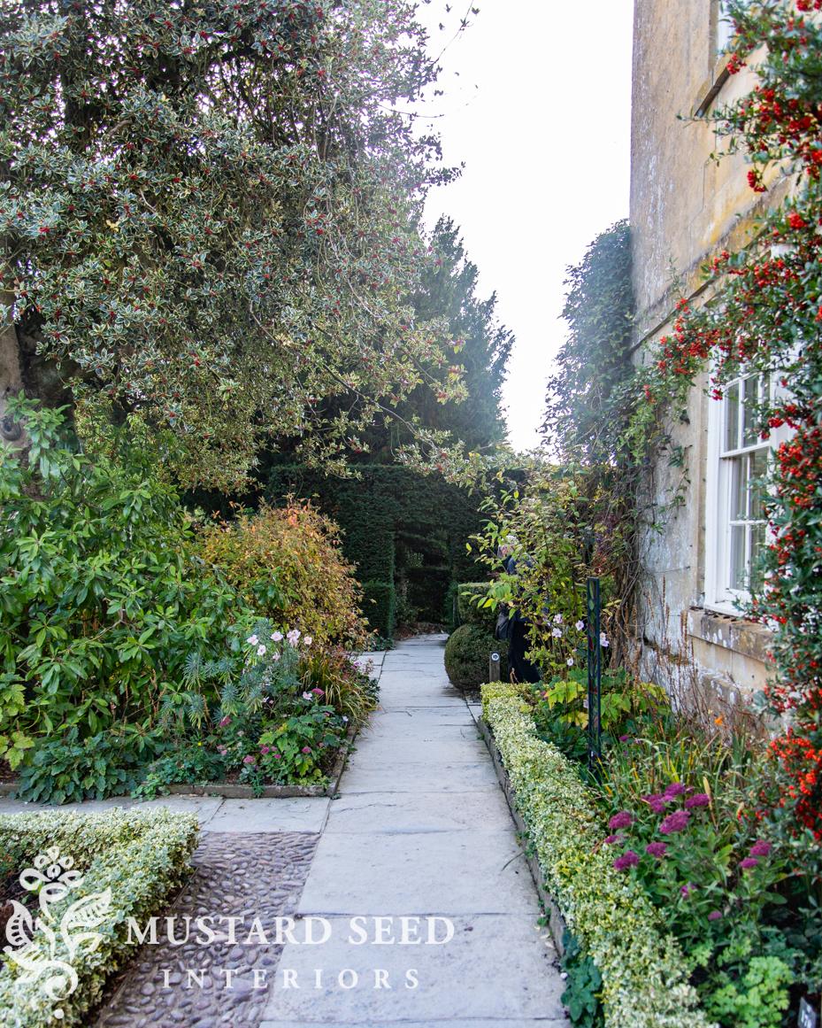 Hidcote Manor Gardens | Gloucester, England, Cotswolds | National Trust Property | miss mustard seed