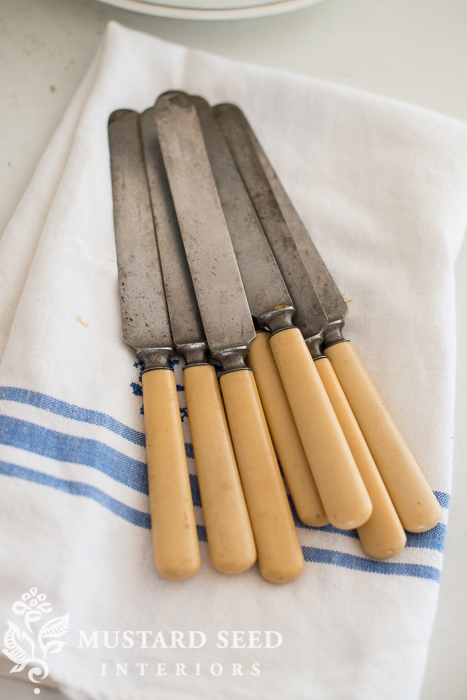 bakelite knives | miss mustard seed